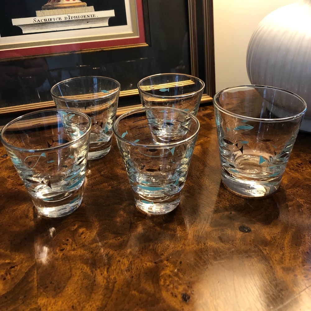 [SOLD] VTG set of shot glasses/lowballs w/ mixing glass🐟
